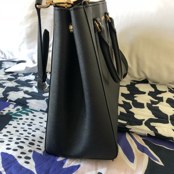 MICHAEL KORS Black Large Saffiano Bag - Picture 3 of 5